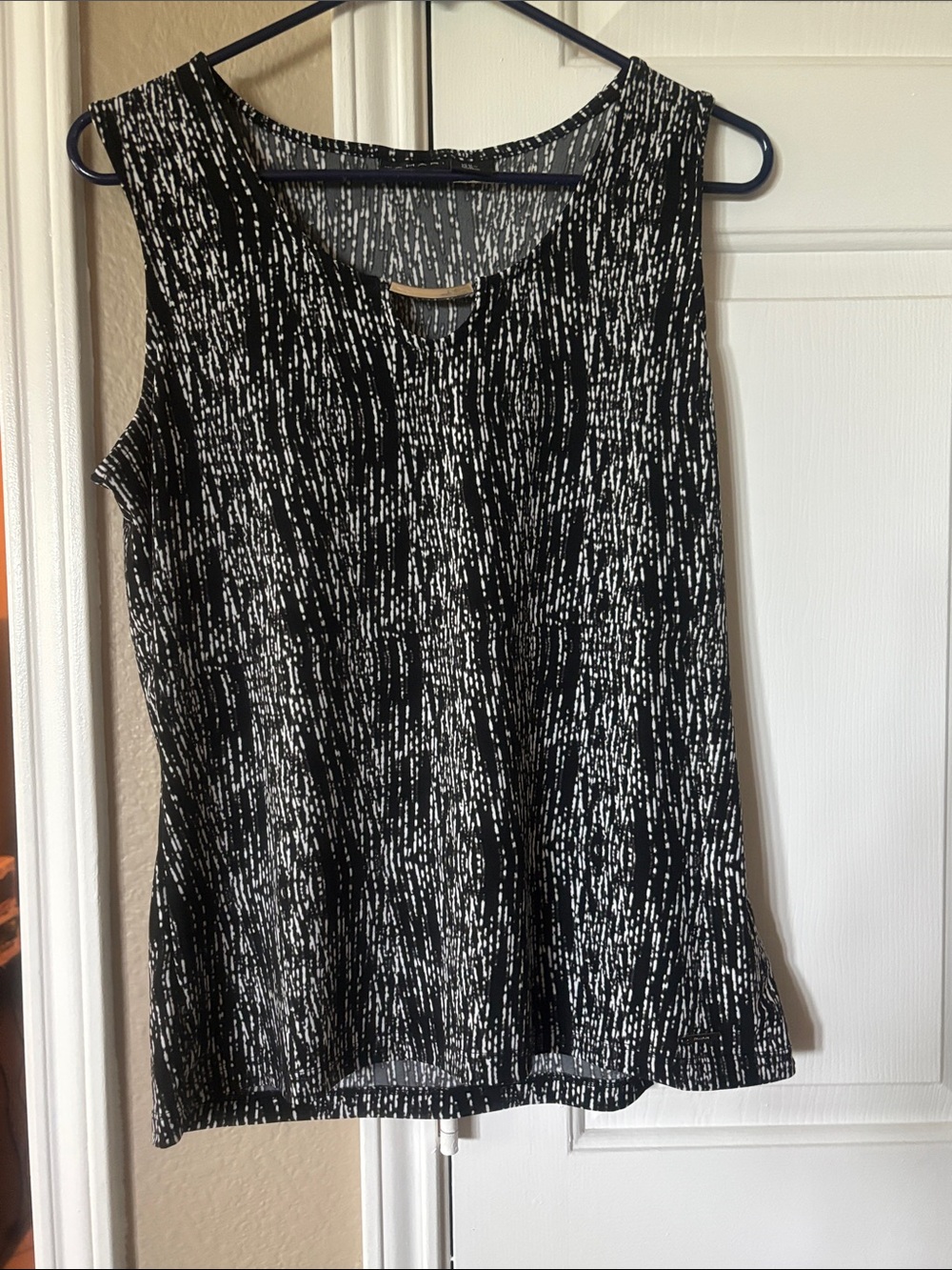 Tahari Black & White Sleeveless Patterned Camisole